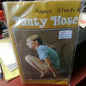 NWOT PANTYHOSE 100% NYLON